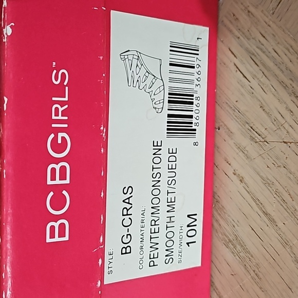 BCBGGirls wedge in 10M Pewter/Moonstone smooth met/suede - Picture 3 of 13